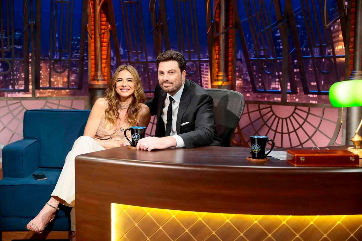 Luciana Gimenez com Danilo Gentili (Créditos: Rogério Pallatta/SBT)