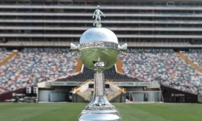 Troféu da Libertadores no Estádio Monumental, em Lima, no Peru • Reprodução/Conmebol