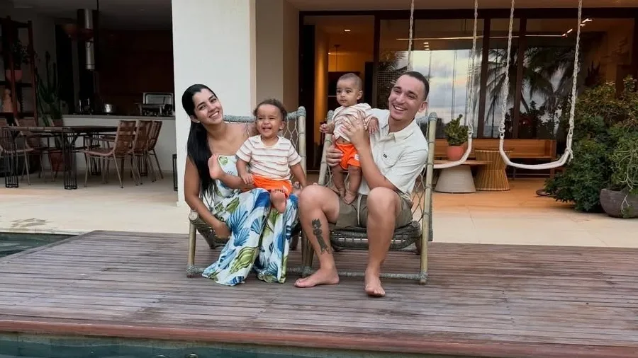 Ary Mirelle e João Gomes mostraram a nova mansão da família Imagem: Reprodução/Instagram… - Veja mais em https://www.uol.com.br/splash/noticias/2026/03/18/ary-mirelle-mostra-nova-mansao-com-joao-gomes-e-encanta-seguidores.ghtm?cmpid=copiaecola