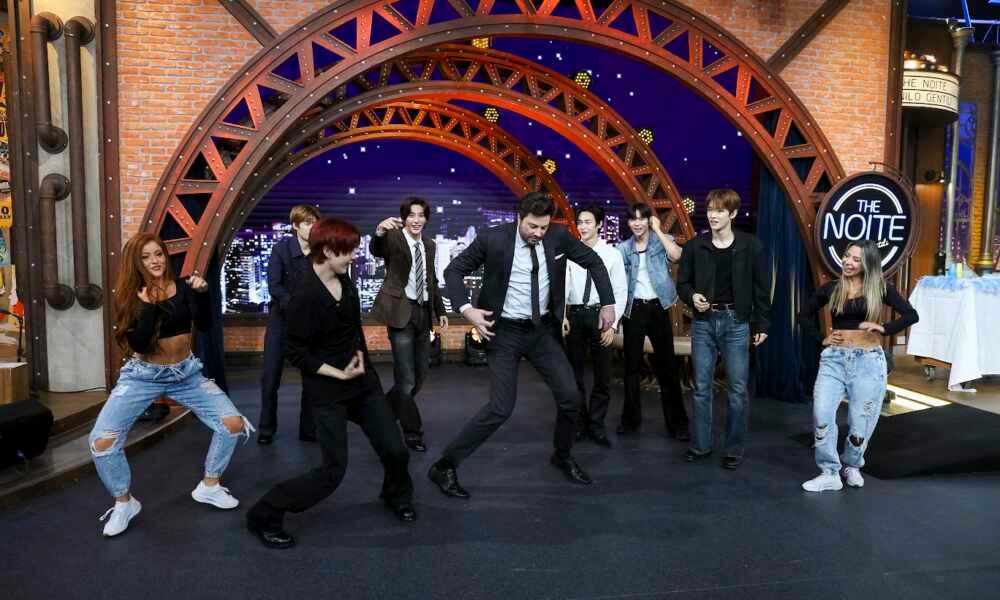 Grupo RIIZE no palco do The Noite - (Lourival Ribeiro/SBT)